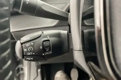 Photo 18 Peugeot 208  100 S&S BVM6