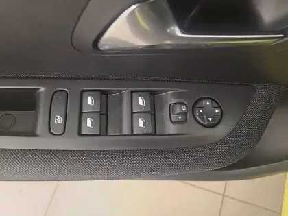 Photo 47 Peugeot 208  Hybrid 110 ch e-DCS6