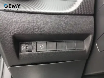 Photo 45 Peugeot 2008  Hybrid 145 e-DCS6