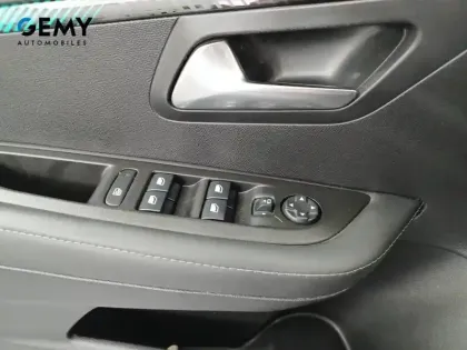 Photo 51 Peugeot 208  PureTech 100 S&S BVM6