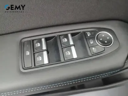 Photo 11 Renault Captur  E-Tech full hybrid 145 ch