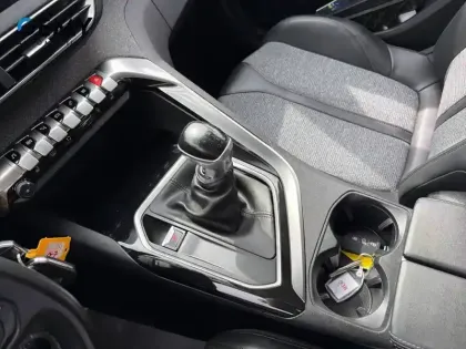 Photo 40 Peugeot 5008  PureTech 130ch S&S BVM6