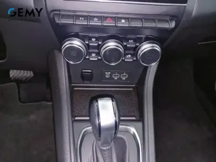 Photo 32 Renault Captur  E-Tech 145 - 21