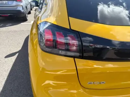 Photo 16 Peugeot 208  PureTech 75 S&S BVM5