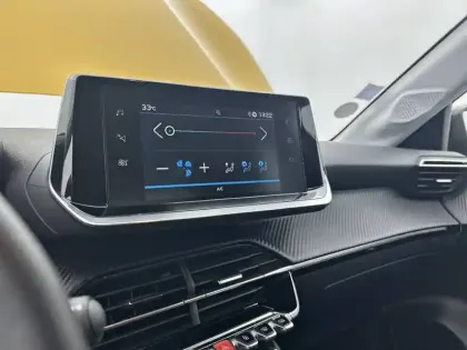 Photo 40 Peugeot 208  PureTech 75 S&S BVM5