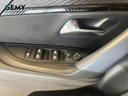 Photo 22 Peugeot 2008  PureTech 130 S&S BVM6