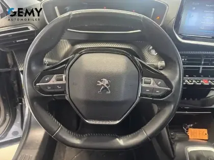 Photo 11 Peugeot 2008  PureTech 130 S&S BVM6