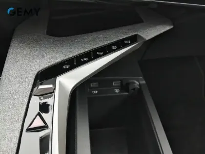 Photo 16 Peugeot 5008  Hybrid 145 ch e-DCS6