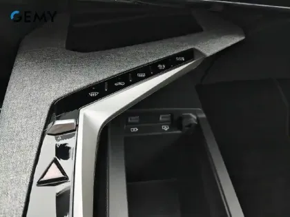 Photo 41 Peugeot 5008  Hybrid 145 ch e-DCS6