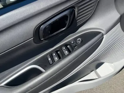 Photo 19 Hyundai Bayon  1.0 T-GDi 100 Hybrid 48V