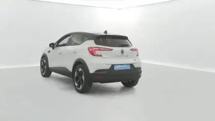 Photo 16 Renault Captur  E-Tech full hybrid 160 ch