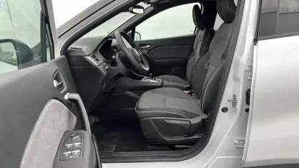 Photo 7 Renault Captur  E-Tech full hybrid 160 ch