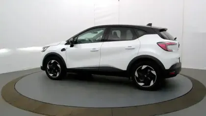 Photo 12 Renault Captur  E-Tech full hybrid 160 ch