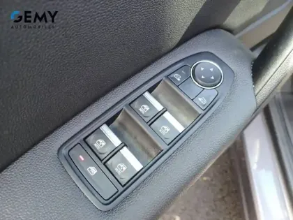 Photo 11 Renault Captur  E-Tech 145 - 21