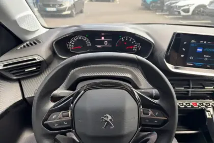 Photo 16 Peugeot 208  PureTech 100 S&S BVM6