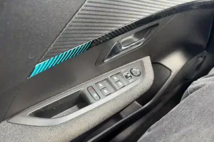 Photo 24 Peugeot 208  PureTech 100 S&S BVM6