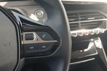 Photo 17 Peugeot 2008  PureTech 100 S&S BVM6