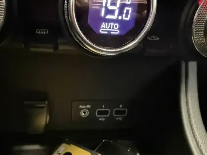 Photo 36 Renault Captur  mild hybrid 140
