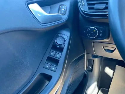 Photo 5 Ford Fiesta 1.0 EcoBoost Hybrid 125ch Titanium Business Powershift 5p