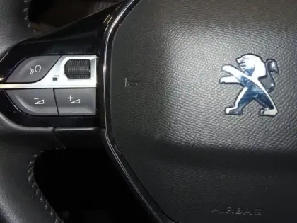 Photo 13 Peugeot 208  e- 136ch Active Pack