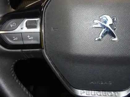 Photo 14 Peugeot 2008  e- 136ch Allure