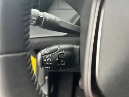 Photo 19 Peugeot 208  PureTech 75 S&S BVM5