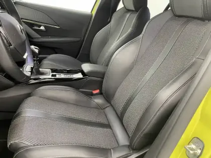 Photo 45 Peugeot 208  PureTech 100 S&S BVM6