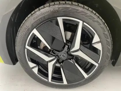 Photo 49 Peugeot 208  PureTech 100 S&S BVM6