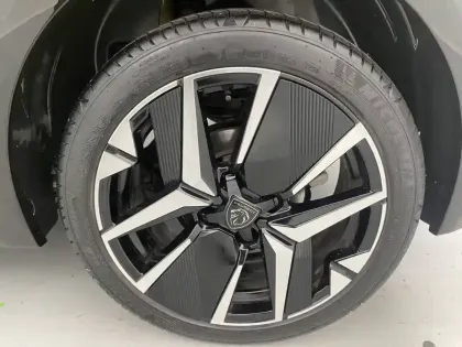 Photo 47 Peugeot 208  PureTech 100 S&S BVM6
