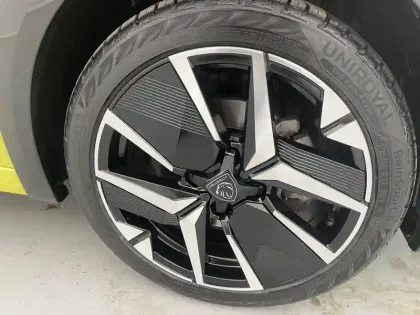 Photo 48 Peugeot 208  PureTech 100 S&S BVM6