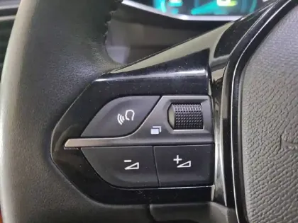 Photo 47 Peugeot 2008  Electrique 136 ch