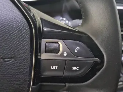 Photo 48 Peugeot 2008  Electrique 136 ch
