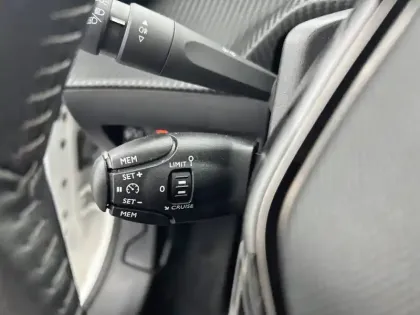 Photo 39 Peugeot 208  PureTech 75 S&S BVM5
