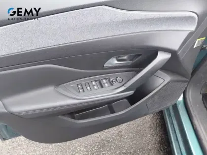 Photo 11 Peugeot 308  SW PureTech 130ch S&S BVM6