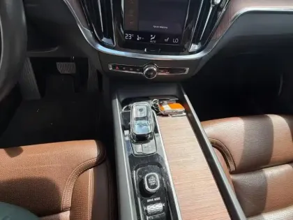 Photo 11 Volvo V60  B4 197ch Inscription Luxe Geartronic 8