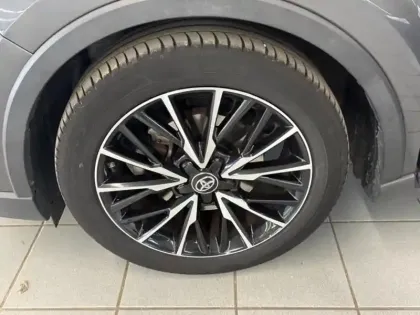 Photo 6 Toyota C-HR  122h Distinctive 2WD E-CVT