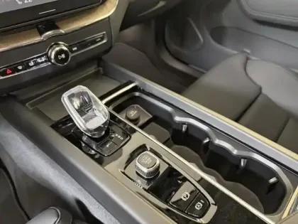Photo 14 Volvo Xc60  T6 Hybride Rechargeable 335ch Plus Style Chrome Geartronic 8