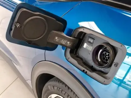 Photo 10 Peugeot 408  Plug-in Hybrid 225ch GT e-EAT8