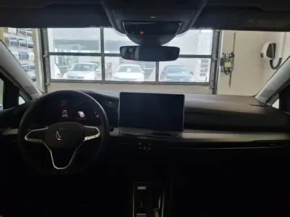Photo 12 Volkswagen Golf  1.5 eHybrid 204ch VW Edition DSG6