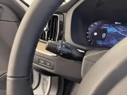 Photo 14 Volvo Xc60  T6 Hybride Rechargeable 335ch Ultra Style Dark Geartronic 8 AWD