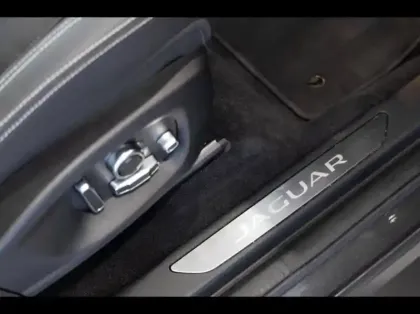 Photo 13 Jaguar E-Pace  P300e PHEV 309ch R-Dynamic HSE
