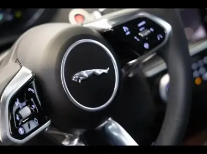 Photo 8 Jaguar E-Pace  P300e PHEV 309ch R-Dynamic HSE