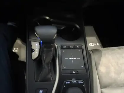 Photo 7 Lexus UX  250h 2WD Premium Edition MY22