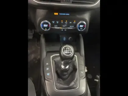 Photo 12 Ford Focus  SW 1.0 EcoBoost 125ch Titanium