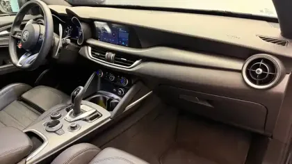 Photo 10 Alfa Romeo Stelvio  2.2 190 ch Q4 AT8