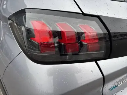 Photo 16 Peugeot 208  Electrique 50 kWh 136ch
