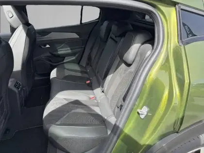 Photo 31 Peugeot 408  Hybrid 145 e-DCS6