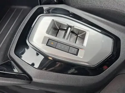 Photo 13 Peugeot 208  Hybrid 110 ch e-DCS6