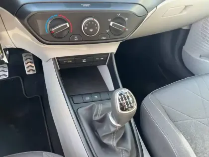 Photo 10 Hyundai Bayon  1.0 T-GDi 100 Hybrid 48V