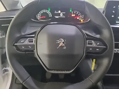 Photo 10 Peugeot 208  PureTech 75 S&S BVM5